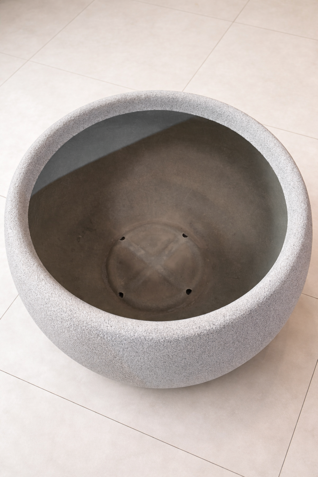 GLOBALBOWL FRP PLANTER LARGE - Image